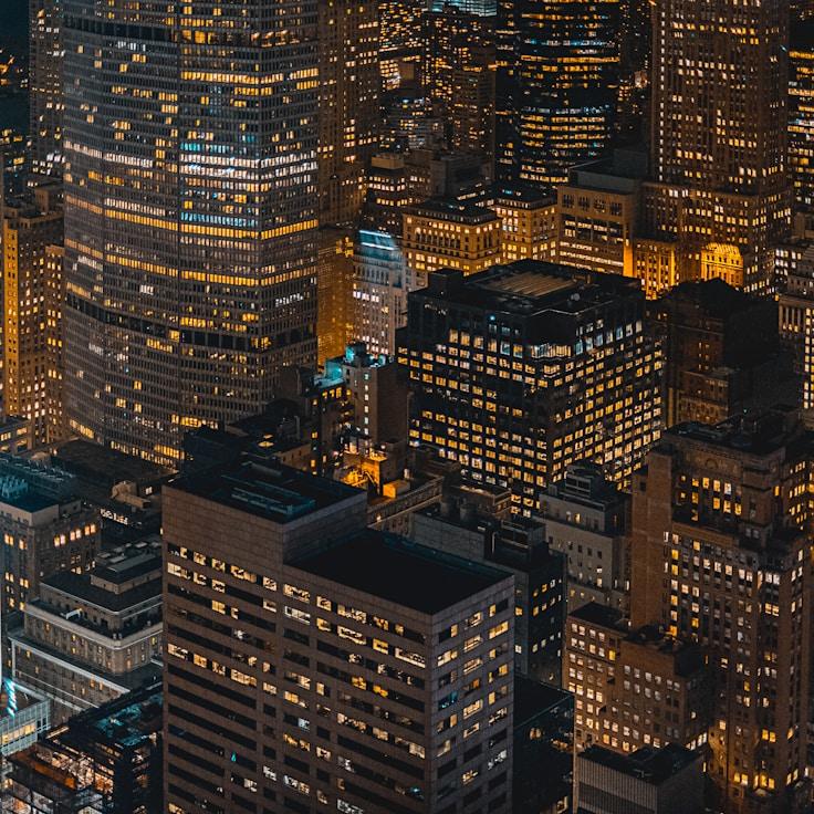 Parents evaluating schools in Portugal